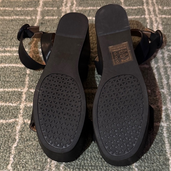 Qupid Black Wedge Sandals - Picture 5 of 7